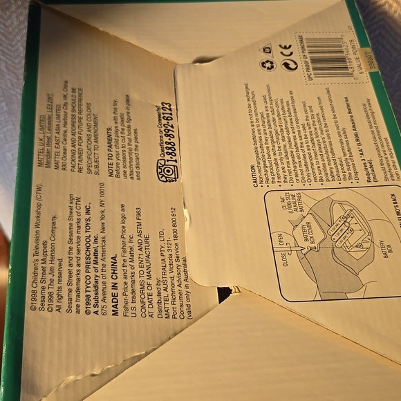 Rock and Roll Elmo 1998 - Picture 5 of 5